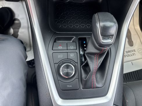 Used 2022 Toyota RAV4 SE w/ Weather & Moonroof Package AWD/4WD image 24