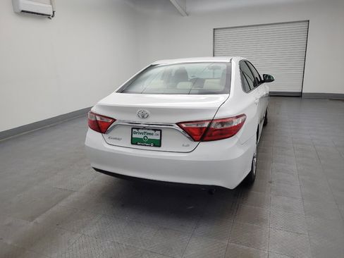 Used 2015 Toyota Camry LE image 7