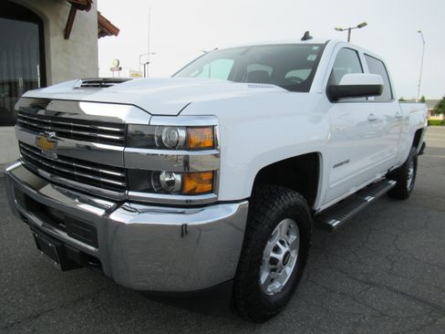 Used 2018 Chevrolet Silverado 2500 LT AWD/4WD image 1