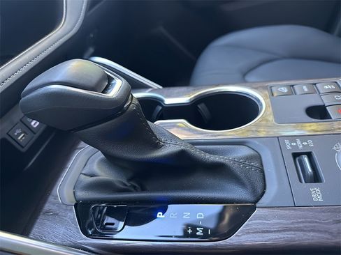 Used 2025 Toyota Highlander Platinum image 38