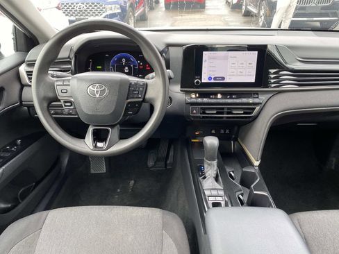 Used 2025 Toyota Camry LE image 9