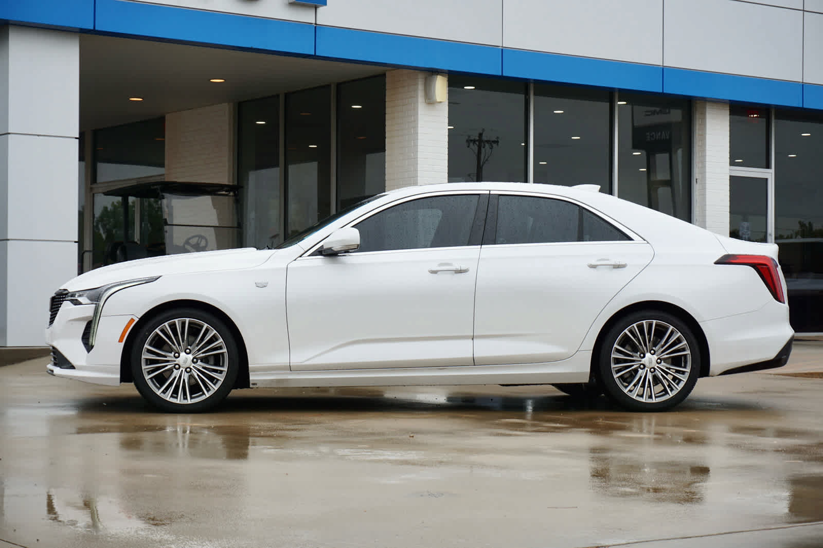Used 2023 Cadillac CT4 Premium Luxury RWD image 2
