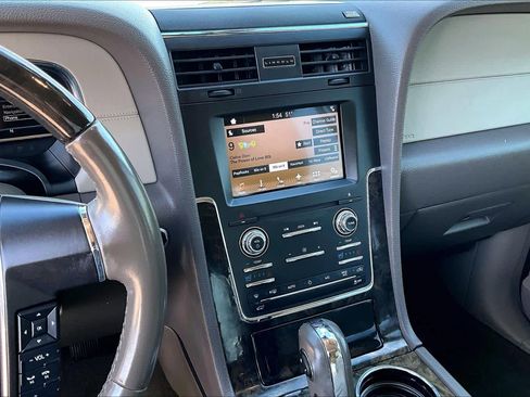 Used 2017 Lincoln Navigator Select image 6