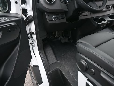 Used 2026 Mercedes-Benz Sprinter 2500 image 7