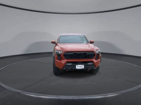 Certified 2025 Toyota Tacoma TRD Off-Road AWD/4WD image 3