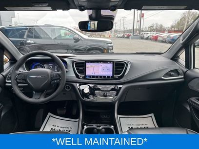 Used 2025 Chrysler Pacifica Limited