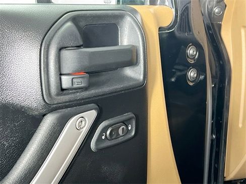 Used 2013 Jeep Wrangler Rubicon w/ Dual Top Group image 17