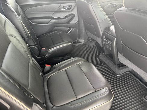 Used 2023 Chevrolet Traverse Premier image 19
