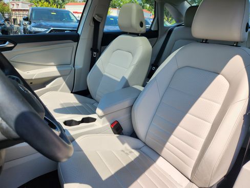 Used 2024 Volkswagen Jetta SE w/ Panoramic Sunroof Package FWD image 7