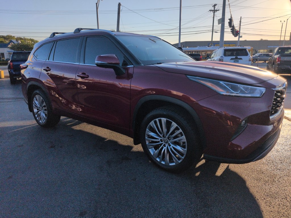 Used 2023 Toyota Highlander Platinum FWD image 7