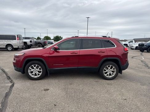 Used 2015 Jeep Cherokee Latitude AWD/4WD image 4