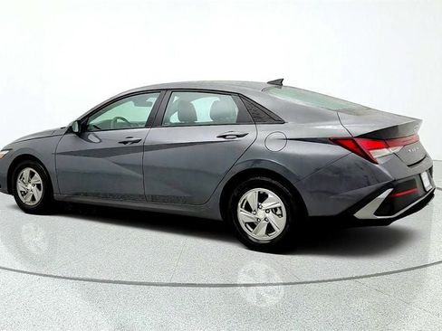 Used 2025 Hyundai Elantra SE FWD image 7