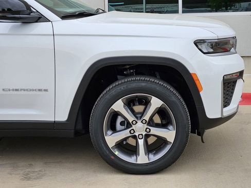 New 2026 Jeep Grand Cherokee Limited RWD image 7