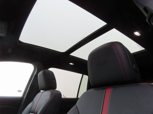 New 2026 Chevrolet Traverse RS w/ LPO, Floor Liner Package image 7