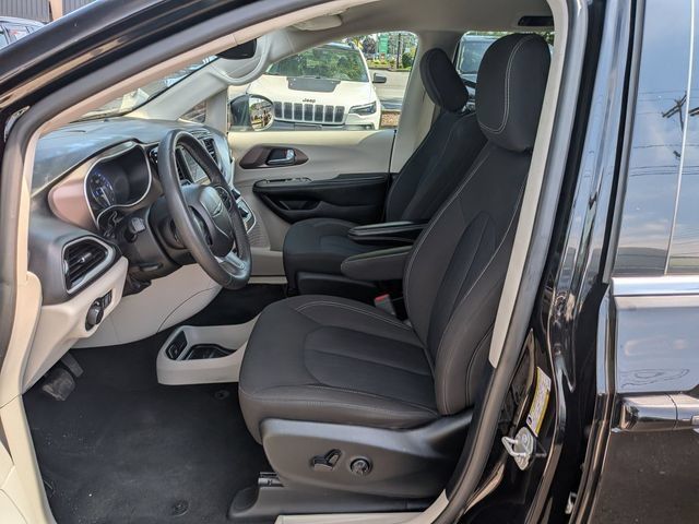 Certified 2024 Chrysler Voyager LX FWD image 9