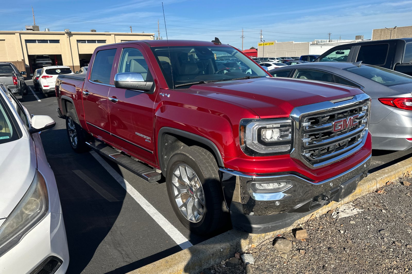 Used 2018 GMC Sierra 1500 SLT AWD/4WD image 2