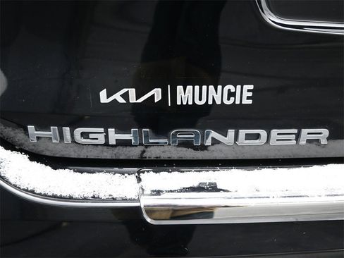 Used 2022 Toyota Highlander XLE image 10