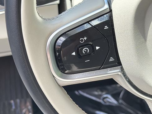 Certified 2025 Volvo XC90 B6 Plus AWD/4WD image 19