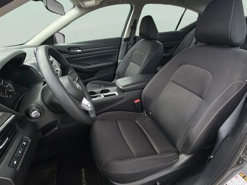 Used 2025 Nissan Altima 2.5 SV FWD image 12