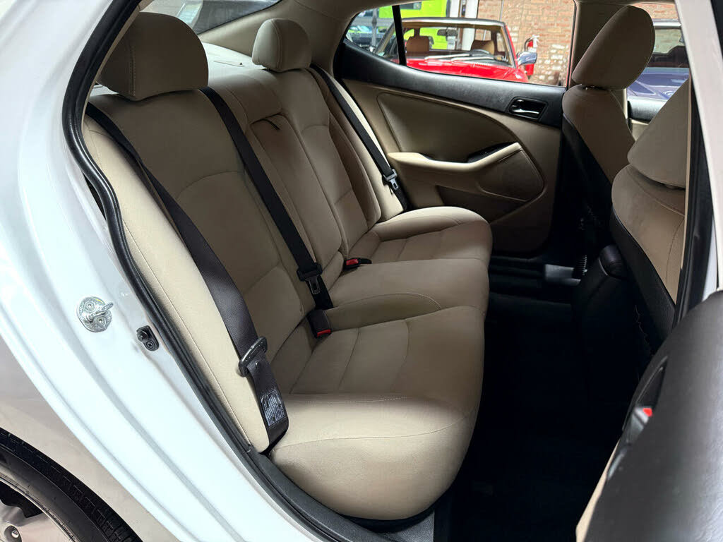 Used 2015 Kia Optima LX FWD image 25