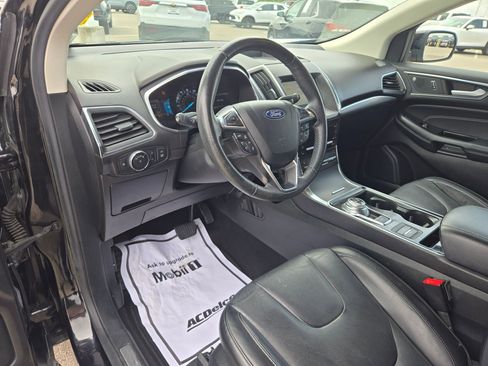 Used 2020 Ford Edge Titanium FWD image 11