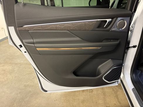 New 2026 Buick Enclave Avenir w/ Super Cruise Package FWD image 28