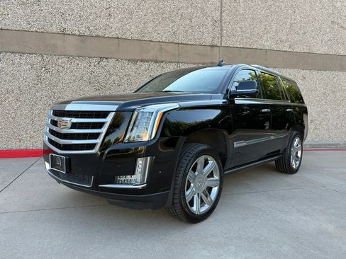 Used 2019 Cadillac Escalade Premium Luxury RWD image 2