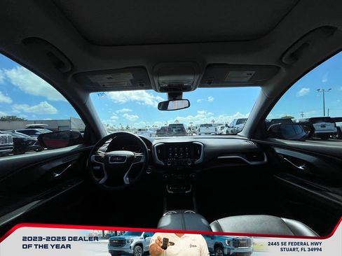 Used 2023 GMC Terrain SLT w/ Tech Package FWD image 14