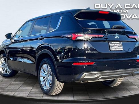 New 2026 Mitsubishi Outlander ES image 3