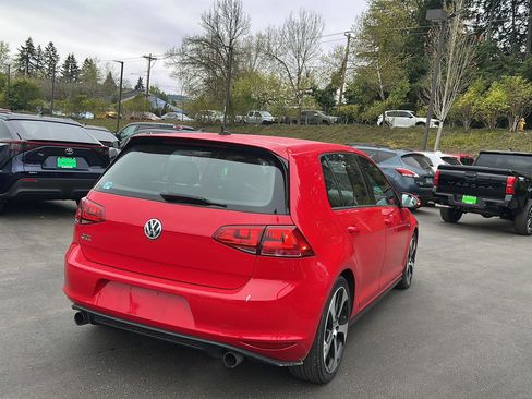 Used 2017 Volkswagen Golf S image 3