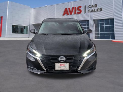 Used 2025 Nissan Altima 2.5 SV FWD image 2