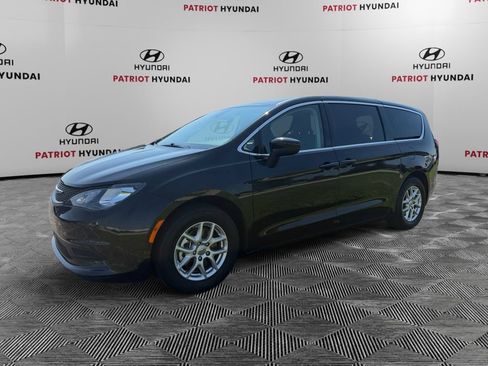 Used 2023 Chrysler Voyager LX FWD image 7