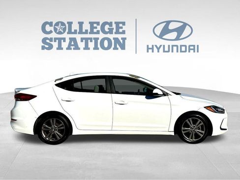 Used 2017 Hyundai Elantra SE image 11