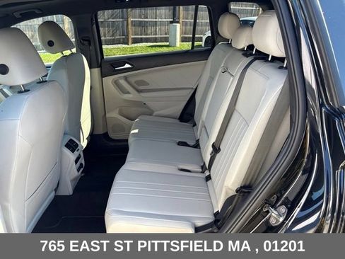 Used 2023 Volkswagen Tiguan SE R-Line AWD/4WD image 10