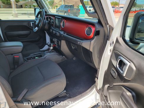 Used 2023 Jeep Gladiator Rubicon w/ LED Lighting Group image 8