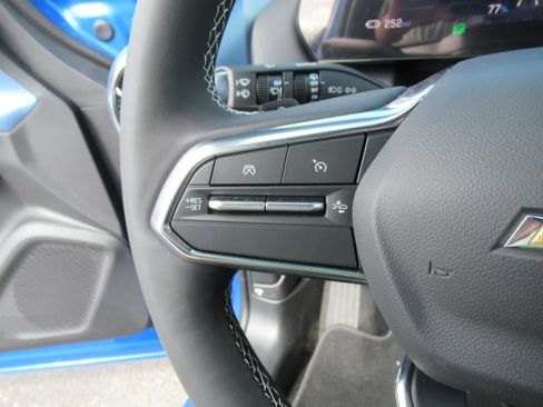 New 2025 Chevrolet Equinox EV LT w/ Convenience Package image 18