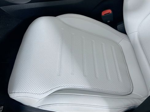 Used 2026 Mercedes-Benz GLC 300 4MATIC image 25