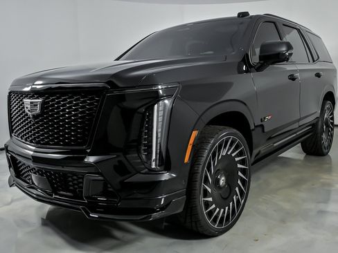 Used 2025 Cadillac Escalade V w/ LPO, ONYX Package image 6