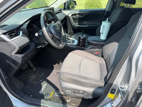Used 2020 Toyota RAV4 XLE AWD/4WD image 13