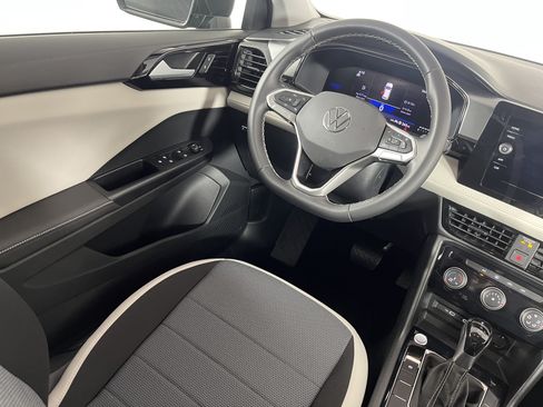 Certified 2025 Volkswagen Taos S FWD image 9