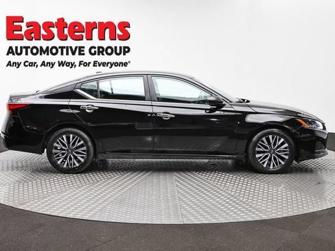Used 2025 Nissan Altima 2.5 SV FWD image 4