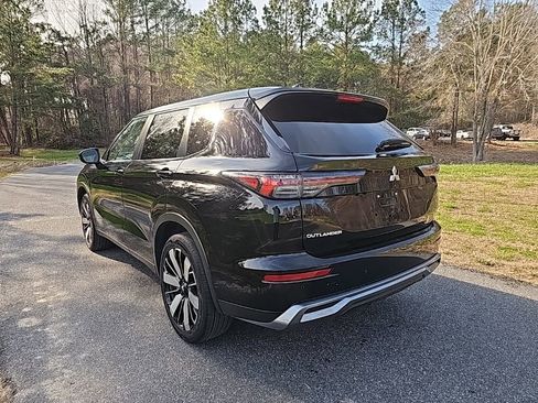 Used 2025 Mitsubishi Outlander SE image 7