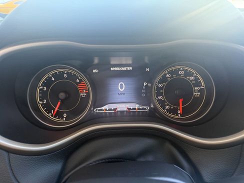 Used 2018 Jeep Cherokee Limited image 15