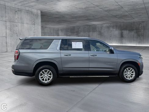 Used 2022 Chevrolet Suburban LT image 6