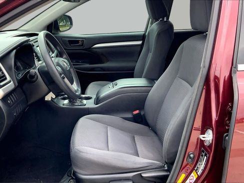 Used 2018 Toyota Highlander LE FWD image 8