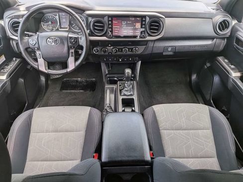Used 2020 Toyota Tacoma TRD Off-Road w/ Technology Package AWD/4WD image 16