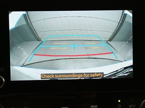 Used 2023 Toyota Highlander L FWD image 21
