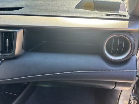 Used 2015 Toyota RAV4 Limited image 27