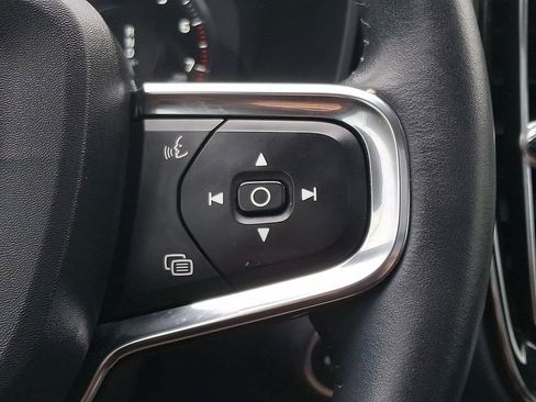 Used 2019 Volvo XC40 T5 Momentum AWD/4WD image 23