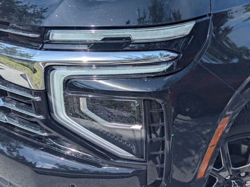 Used 2025 Chevrolet Suburban LT w/ Comfort Package image 2